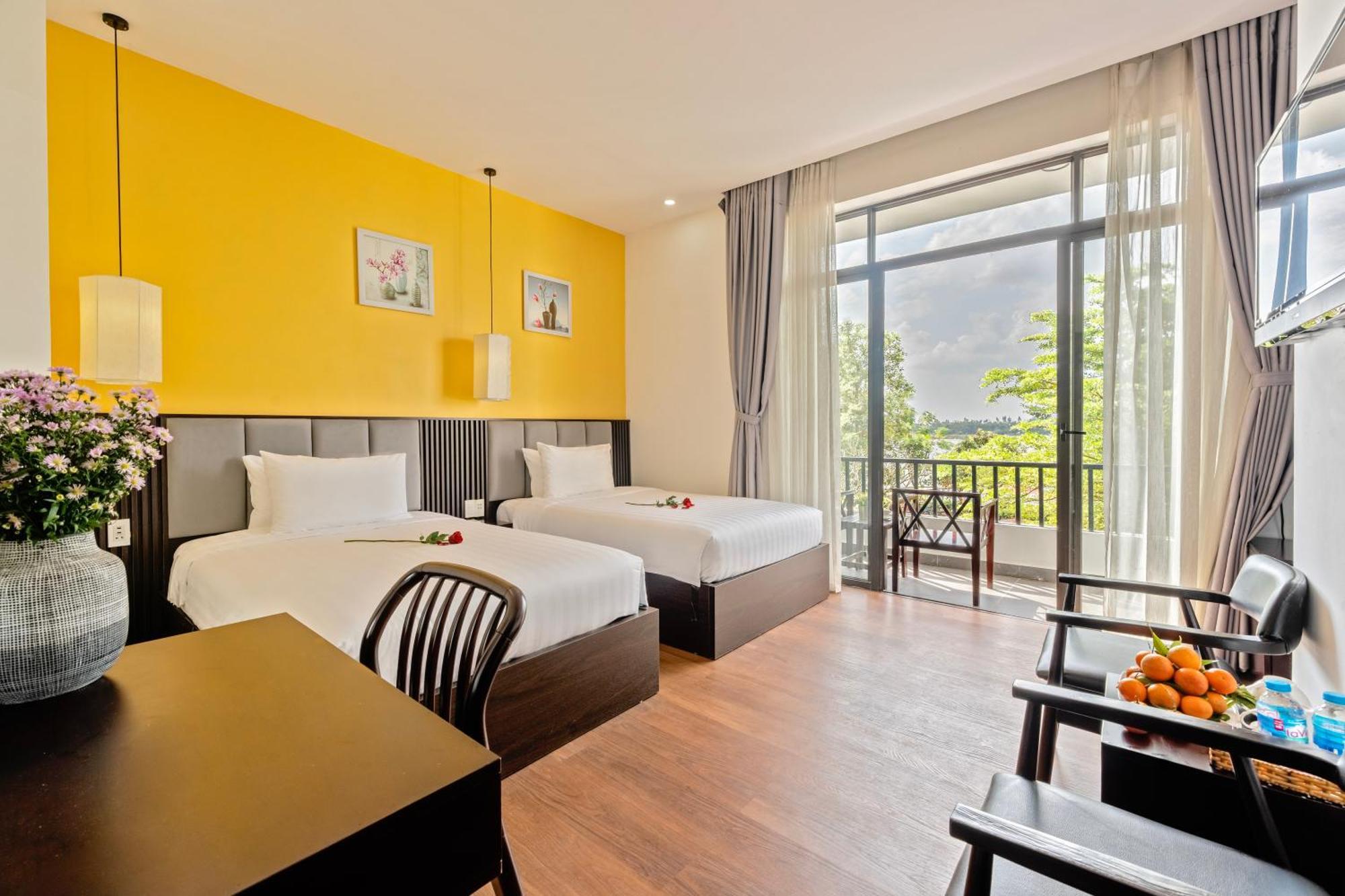 Serene Riverside Hotel Hoi An Exterior photo