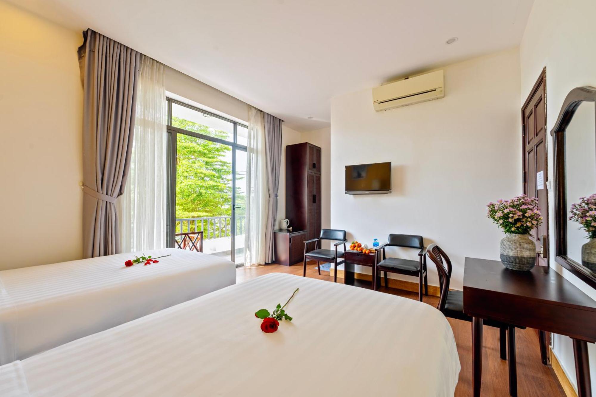 Serene Riverside Hotel Hoi An Exterior photo