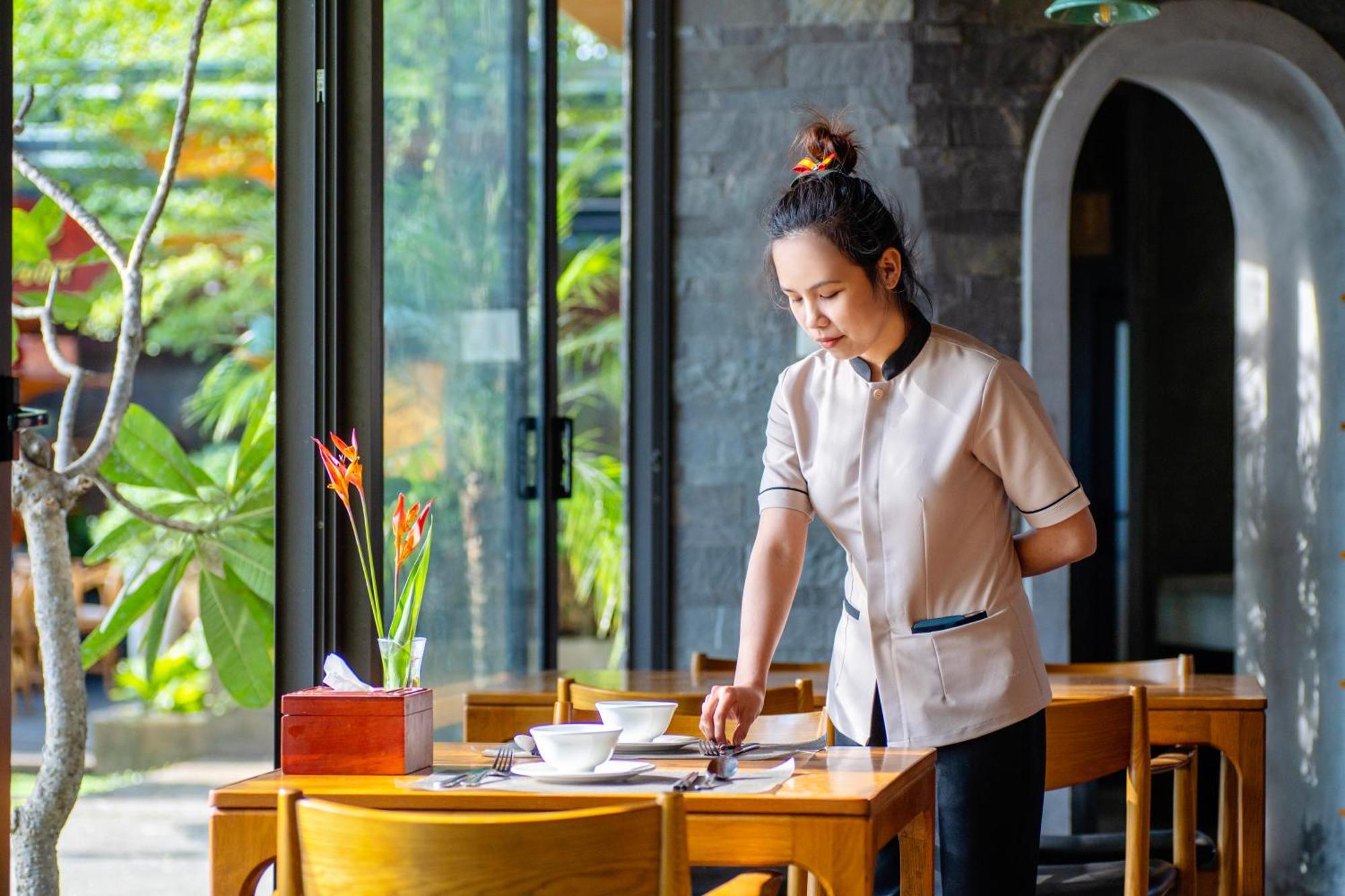 Serene Riverside Hotel Hoi An Exterior photo
